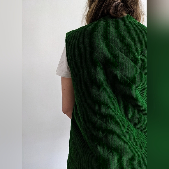 Quilted Corduroy Vest- Vintage Button-Up Sleeveless Shirt- Casual Minimalist - Picture 5 of 5